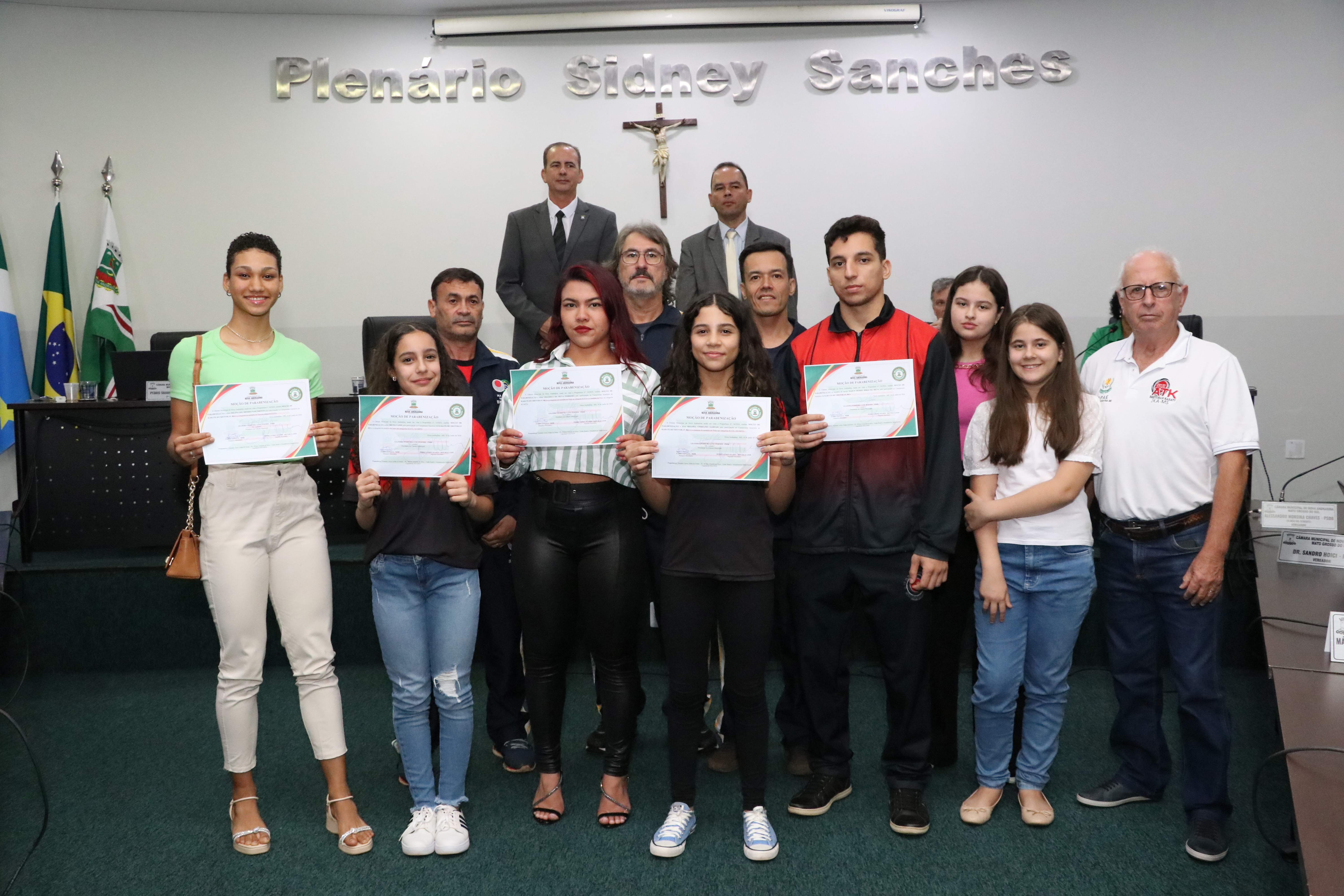 Medalhistas e participantes do Campeonato Brasileiro de Karate recebem homenagem 