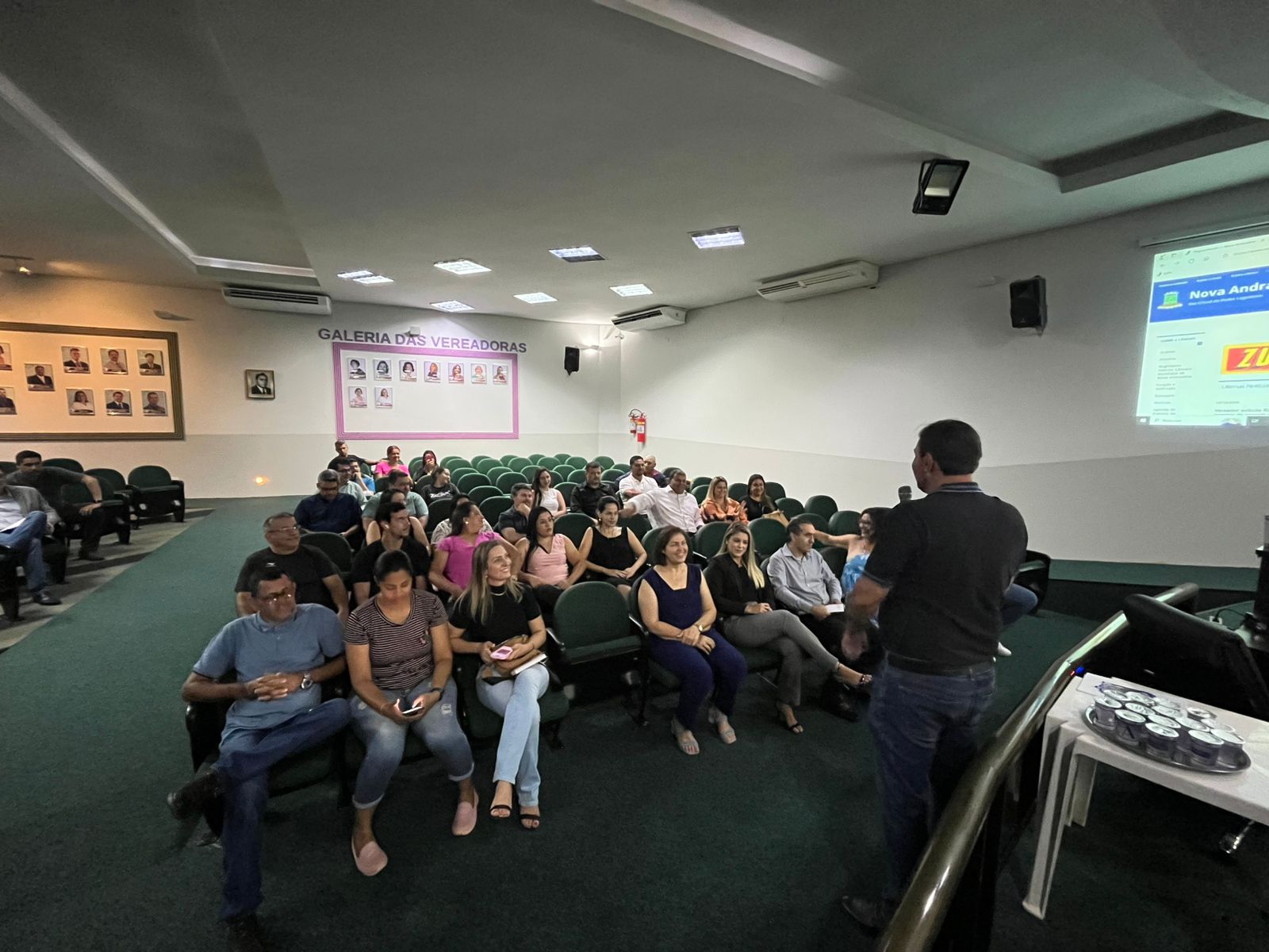 Nova Andradina: Câmara realiza reunião para apresentar estrutura legislativa a parlamentares e assessores