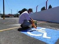 Vereadores pedem sinalização de vagas para idosos e deficientes no Paço Municipal